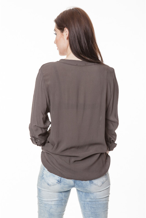 Langärmlige Bluse mit tiefem V-Ausschnitt