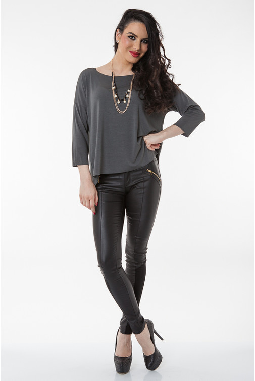 Široka siva majica s ogrlicom