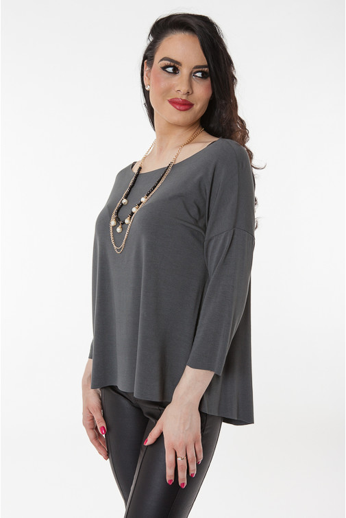 Široka siva majica s ogrlicom