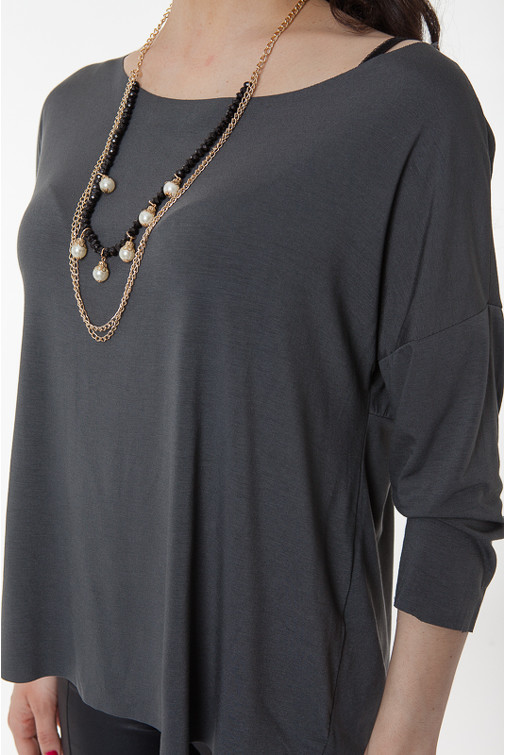 Široka siva majica s ogrlicom