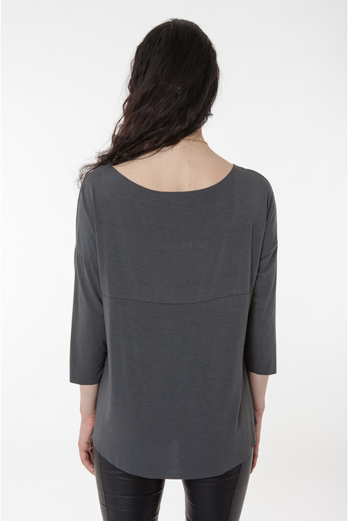 Široka siva majica s ogrlicom