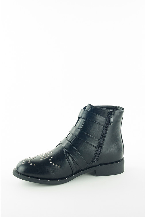 Stiefeletten mit Riemen und Nieten