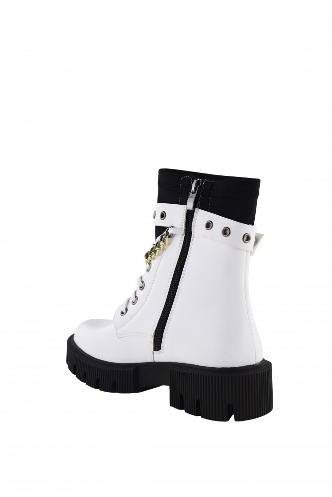 Stiefeletten mit Ketten 
