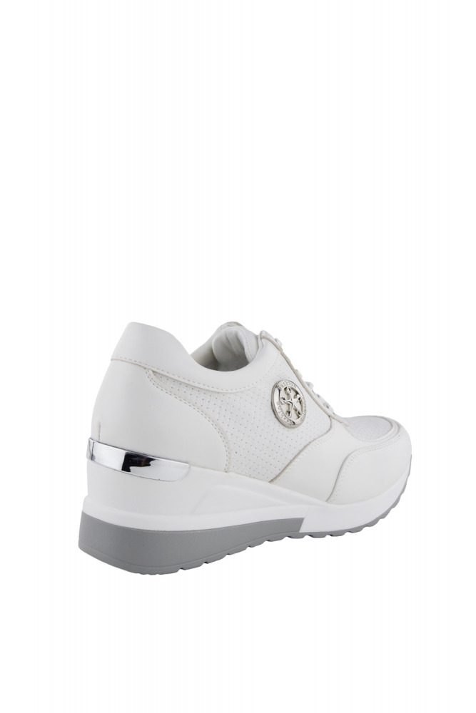 Tenisky na klinovom podpätku so striebornou dekoráciou