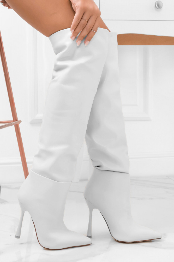 Kniehohe Stiefel mit hohem Absatz Keep your standards high