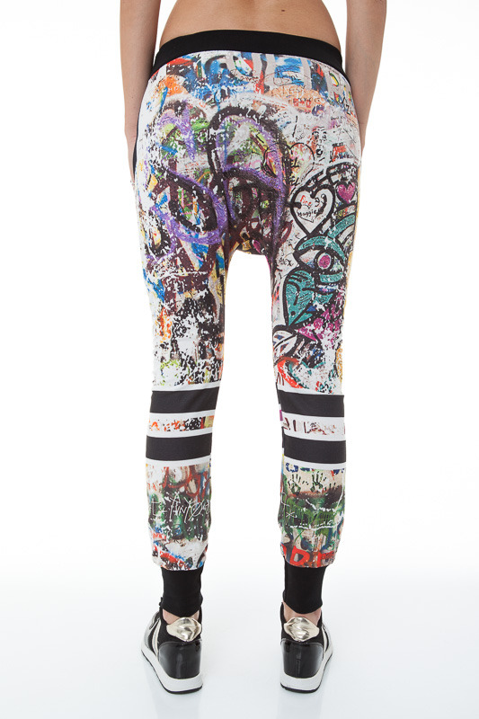 Boyfriend-Jogginghose mit Graffitiprint