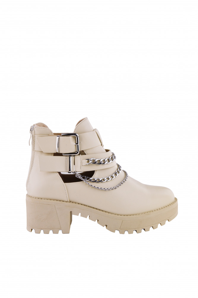 Stiefeletten mit Ketten und Zierauschnitt