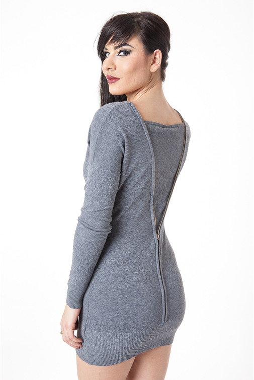 Strickkleid mit goldenem Reißverschluss auf der Rückseite